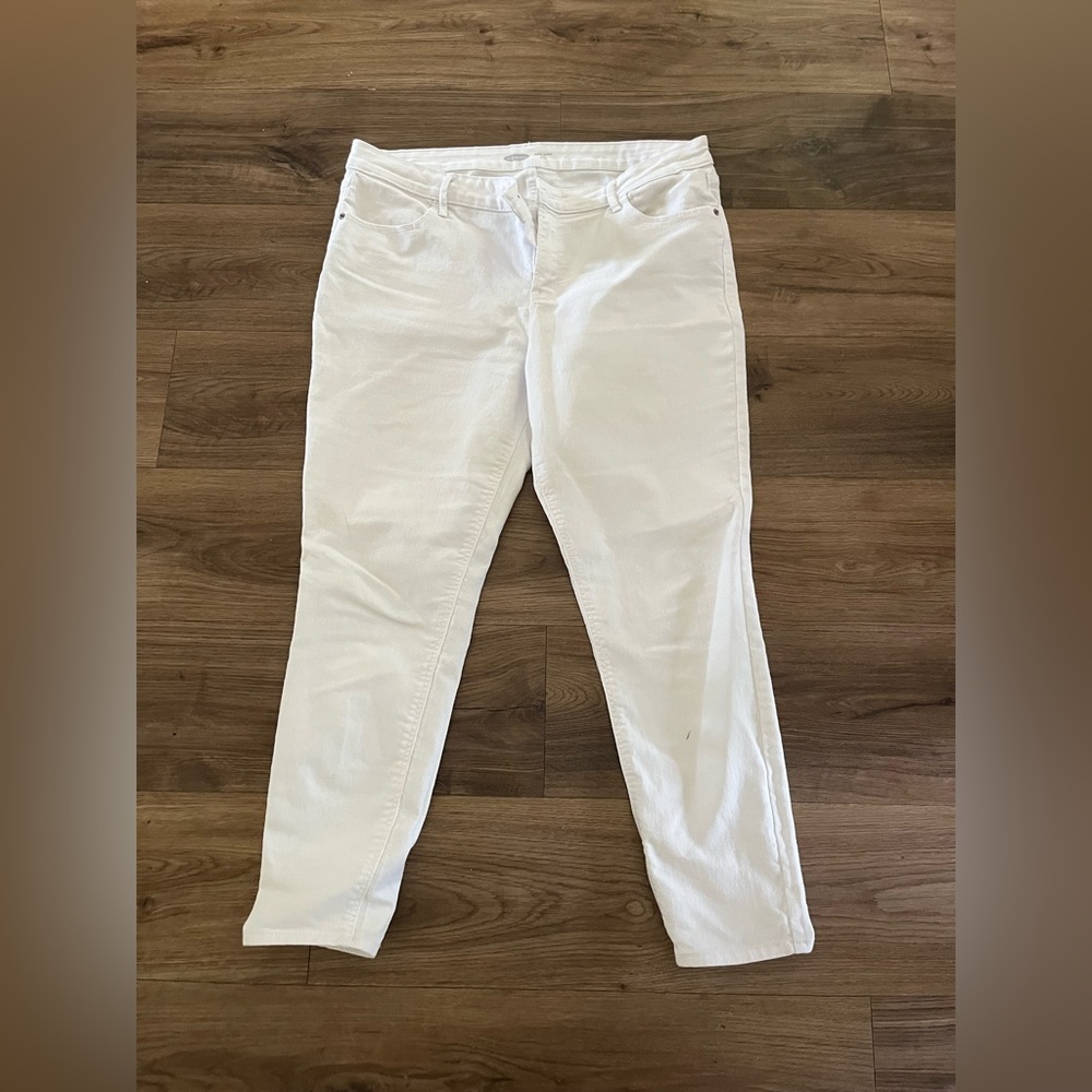 Old Navy white skinny ankle jeans